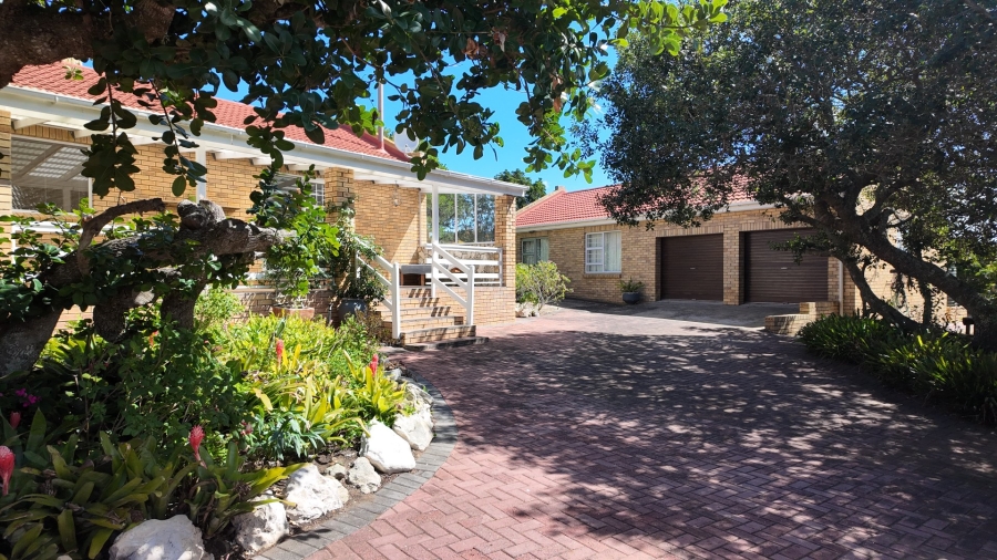 3 Bedroom Property for Sale in Stilbaai Wes Western Cape